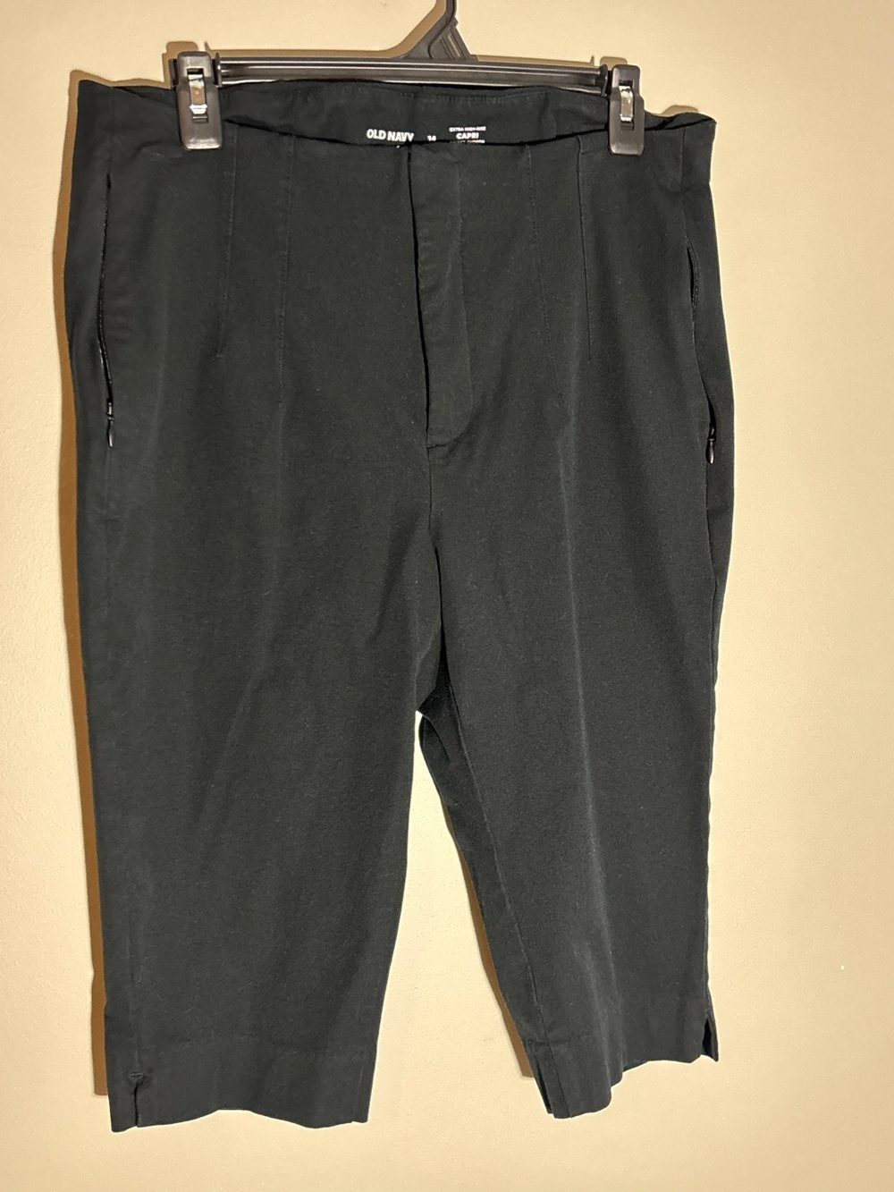 Old Navy Extra High Rise Black Capri Pants 14 Zip Pockets Stretch